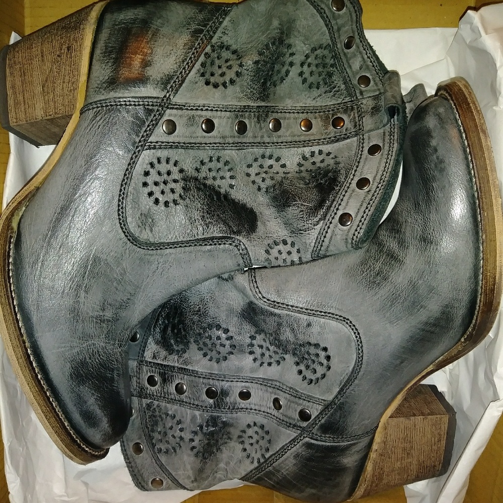 Lady's Ankle Boots